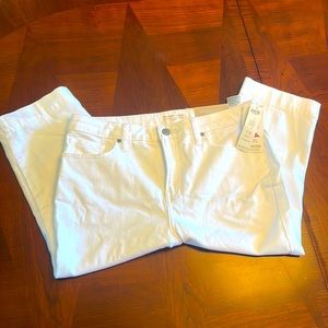NWT Chicos white skinny capris